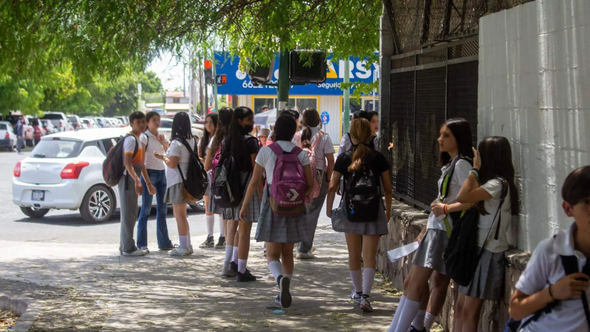 estudiantes de escuela pública